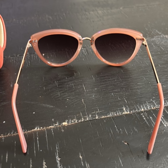 Powder Blush Pink Slight Cat Eye Sunglasses In Box Spring Summer​​ - Picture 4 of 8